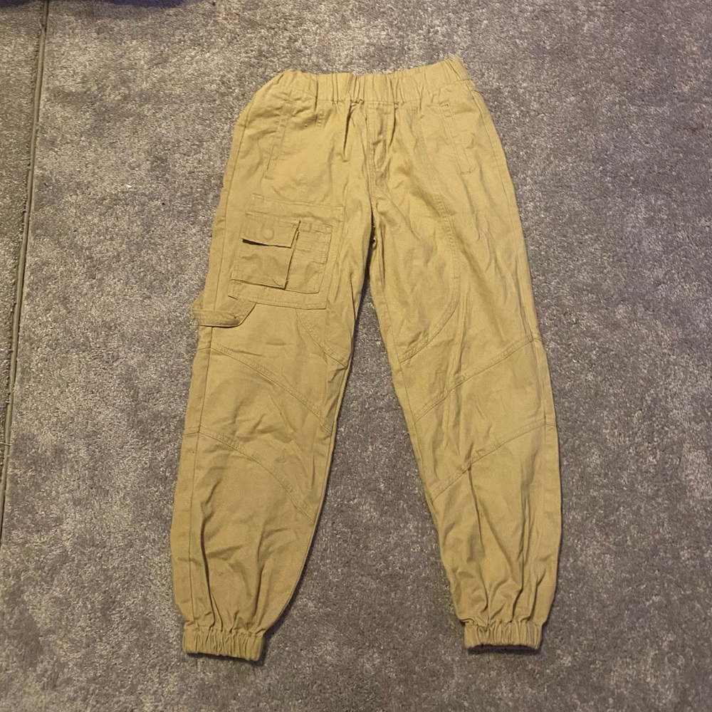 Forever 21 cargo pants with scrunch bottoms